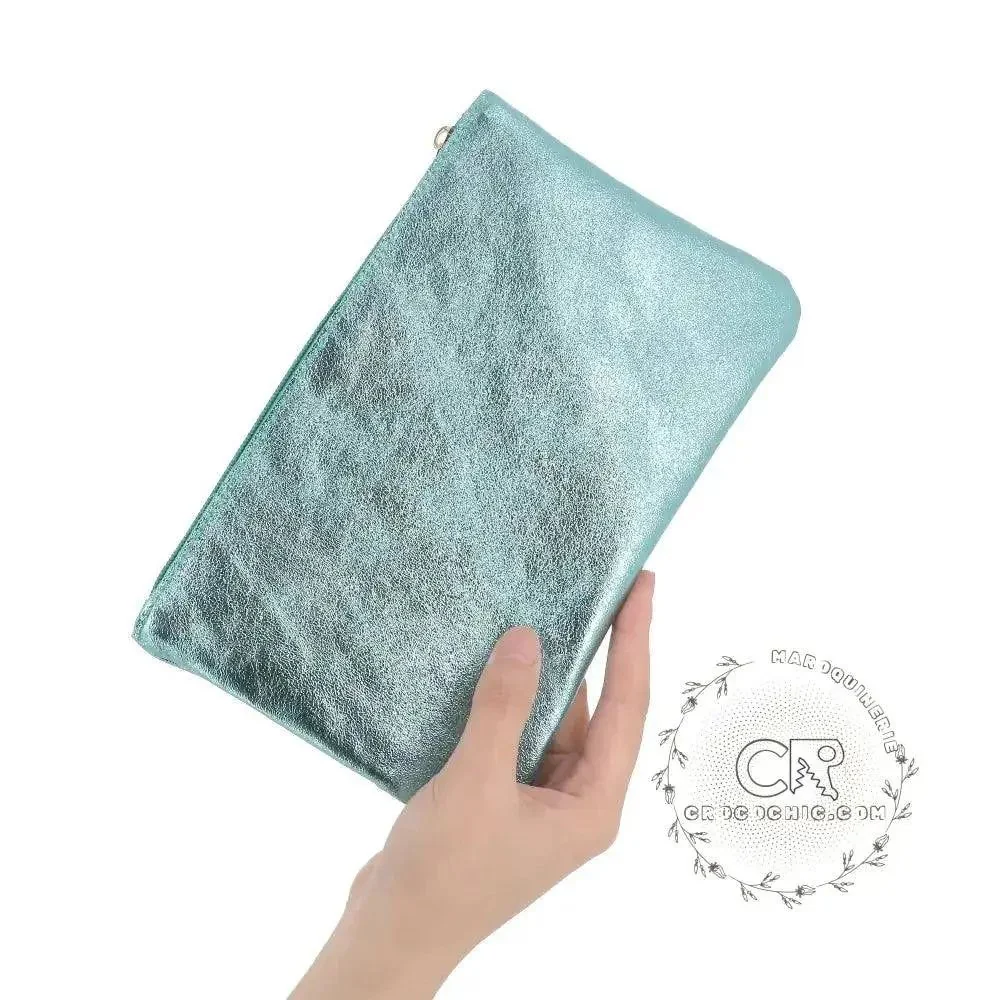 Pochette coméstique voyage cuir irisé Turquoise – Image 4