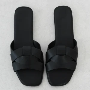 Sandales plates à lanières