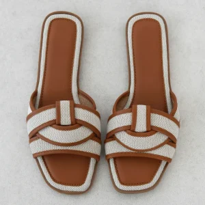 Sandales plates à brides