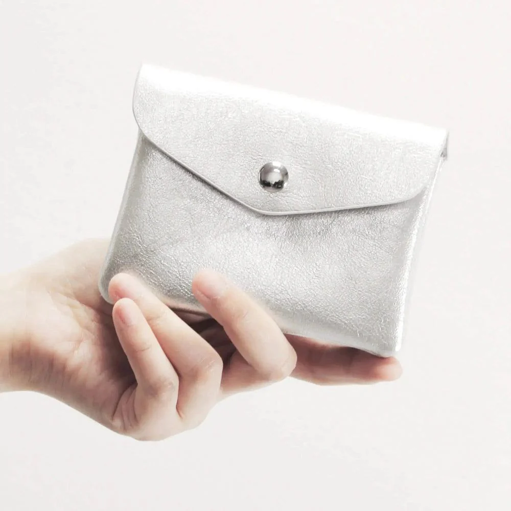 Mini porte-monnaie cartes femme irisé format enveloppe argent – Image 3