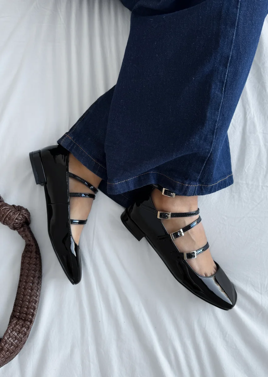 Ballerines à lanières