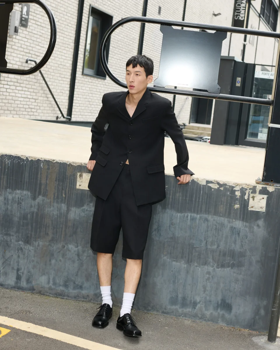 Bermuda Large Noir Taille Basse en Laine Vierge – Image 8