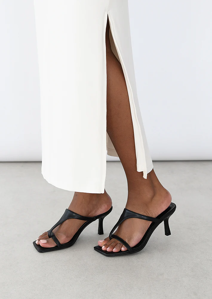 Sandales à talon avec entredoigt