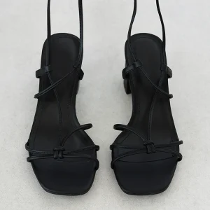 Sandales à talon avec liens à nouer