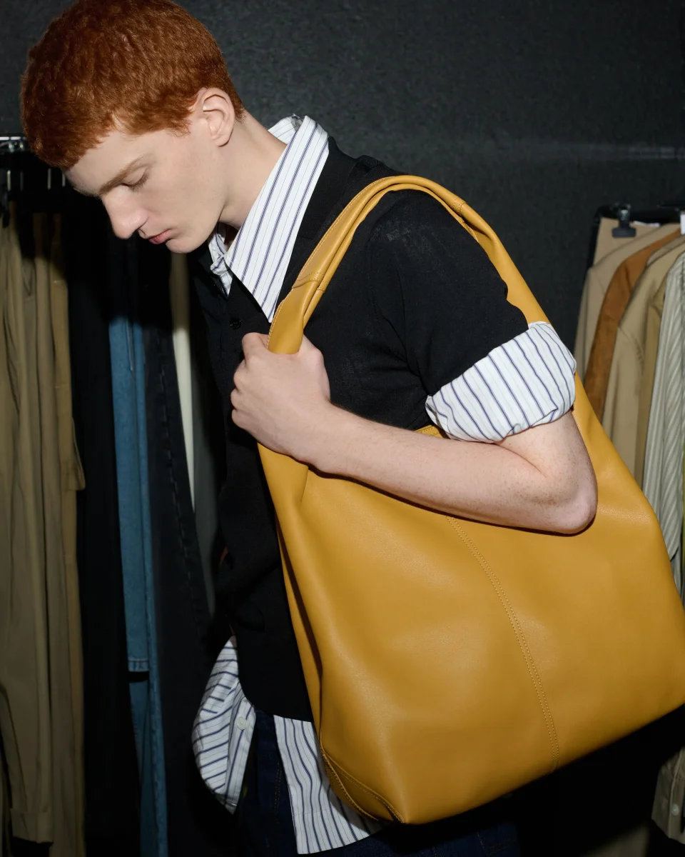 Sac Hobo Etienne Jaune en Cuir De Taurillon – Image 8